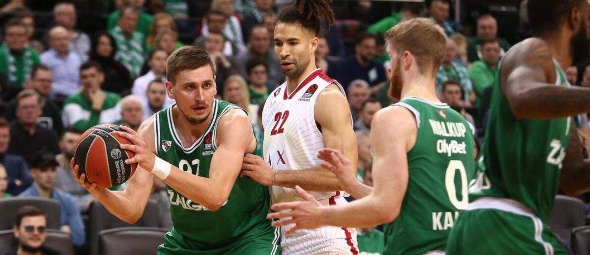 Kaiyun-包含转折点!毕尔巴鄂竞技回应争议,NBA常规赛清晨攻防权衡,球迷炸锅,更衣室氛围转暖的词条