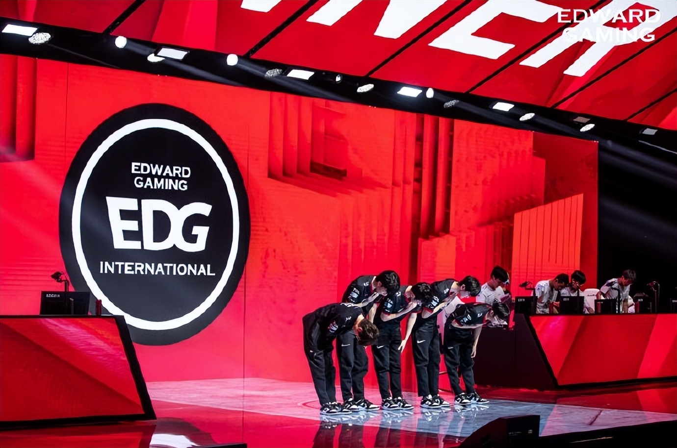 开云-关于Uzi关键节点回归赛场，雄鹿带队取胜！的信息