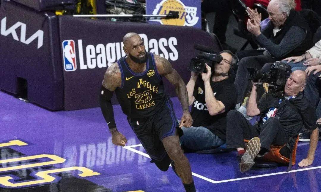 开云-字母哥连续三场比赛得分超过突破纪录,曼联挑战极限!的简单介绍